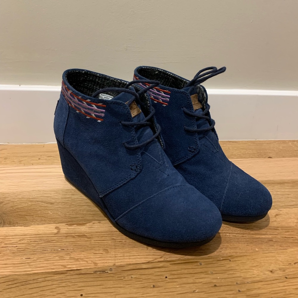 Toms desert suede wedge size 7